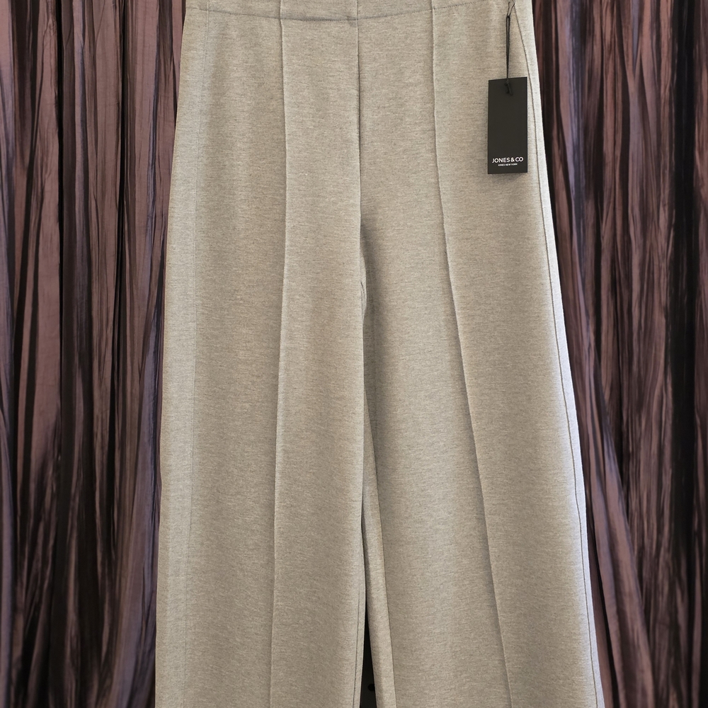 NWT.  JONES & CO Wide Leg Knit Trousers - Light Gray